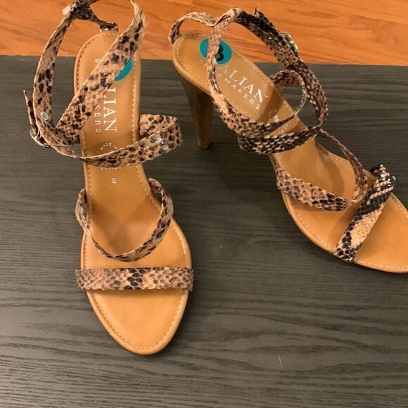 Italian shoemakers size 8 heels reptile print detail.  NWOT - Picture 4 of 9